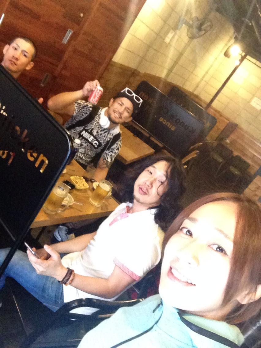 MegaMeguCat's tweet photo. ビール&amp;チキン！ http://t.co/VPww2VDUE9