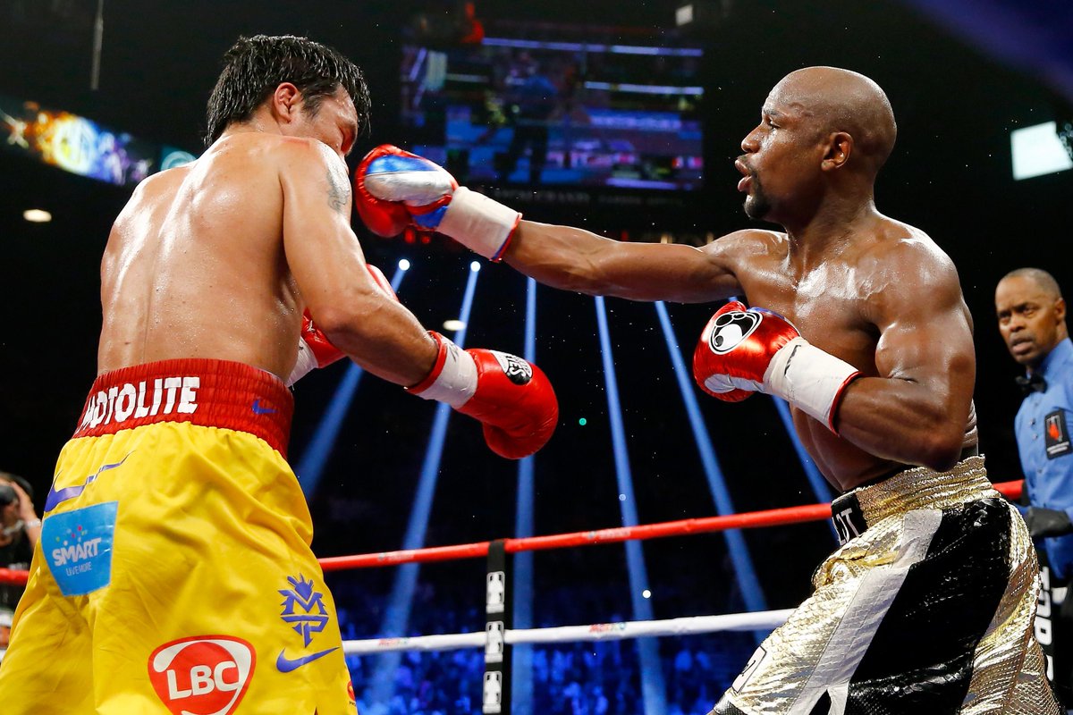 Last round. "Mayweather is heading to victory," says Mike Costello on <a href="/bbc5live/">BBC Radio 5 Live</a> 
bbc.in/1E5CmCL #MayPac