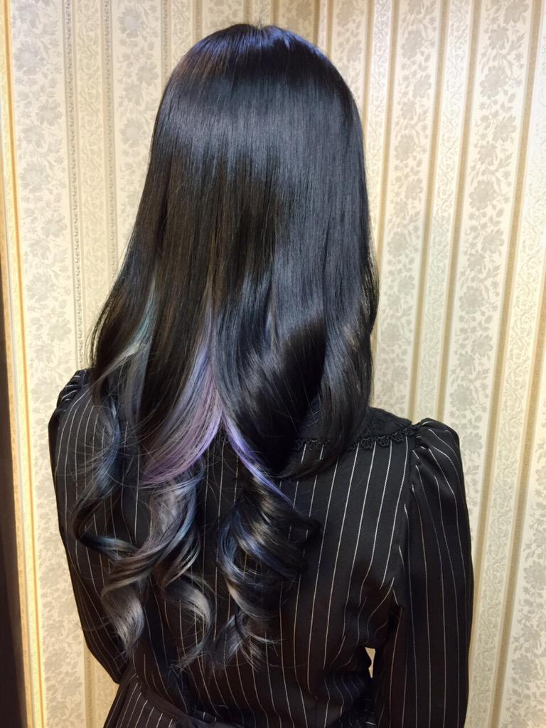 シャンテグラム Auf Twitter ヘアスタイル紹介 雰囲気のある綺麗なロングヘアー インナーカラーにシルバー系のパープルとブルーを入れさせて頂きました 漆黒の艶髪から覗くメタリックなカラーリング 3 4回ブリーチ Http T Co Wv4rd3ffs6 Twitter