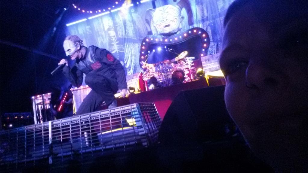 dayzluvr's tweet photo. Selfie w/ @CoreyTaylorRock @slipknot @OakMountainAmph #proofithappened #metalchicksrbetterchicks #\m/ #monthofmetal http://t.co/aGdp2sD9rq