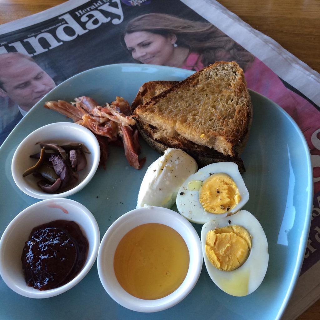 FTNAustralia's tweet photo. Nice healthy #breakfast :) Also nice seeing good news on the front page ;) #fasttracknutrition #greatsunday http://t.co/9upFKVxeYD