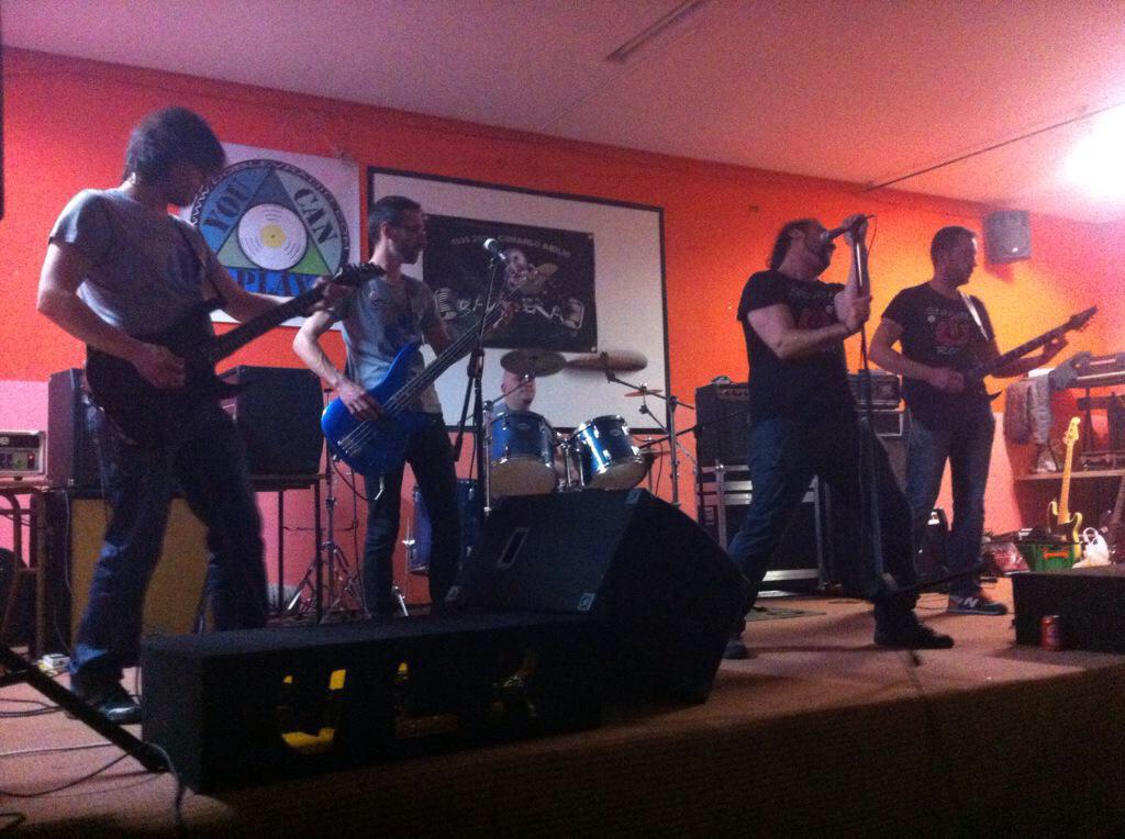 LeonStandby's tweet photo. Grandisimo concierto en la virgen ayer gracias a todos los q fuisteis y a los q no pudisteis también http://t.co/1RkvjUOfed