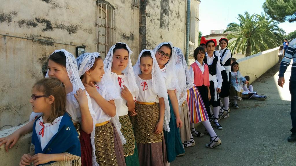 Preparats per la ballada a la Festa del Badiu #festesdemaig2015 <a href="/orfeobadaloni/">Orfeó Badaloní l'Ateneu</a>