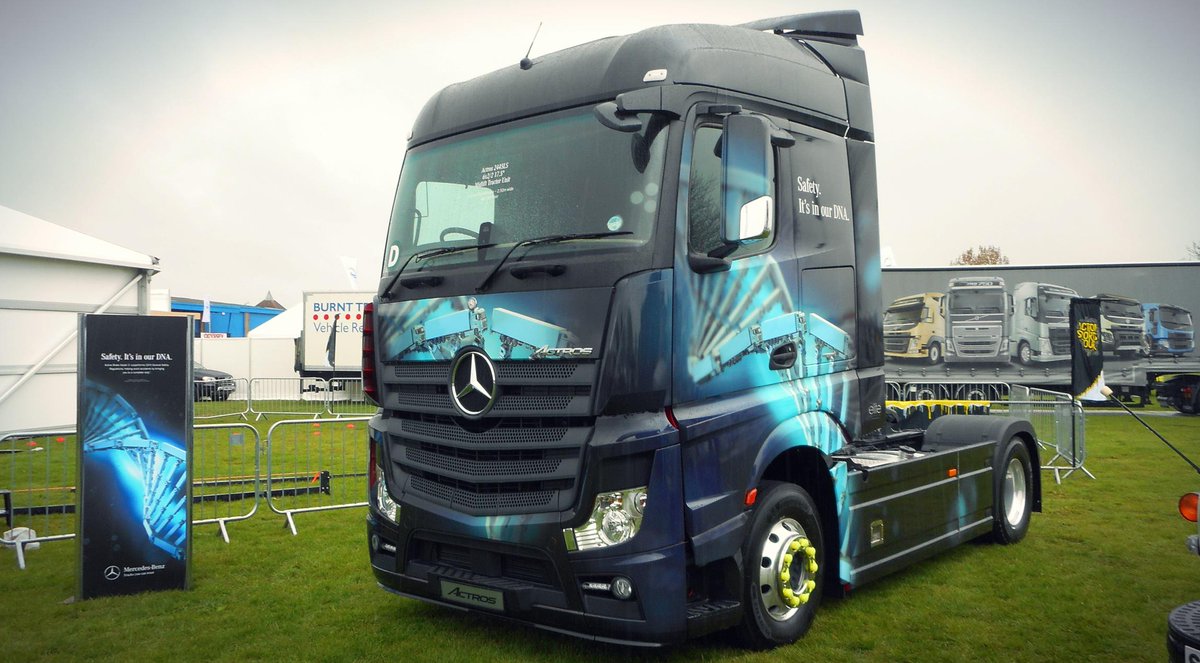 DaimlerTruckUK's tweet photo. The brilliant #Actros safety truck on display at #Truckfest #SafetyItsInOurDNA http://t.co/i07Rv3vrqh