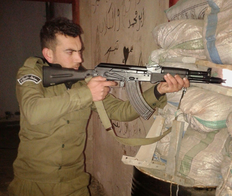 inbarspace's tweet photo. AK-104, a modern Russian assault rifle, now in service with Syrian (Assad's controlled)  army. http://t.co/CpOGHznnbM