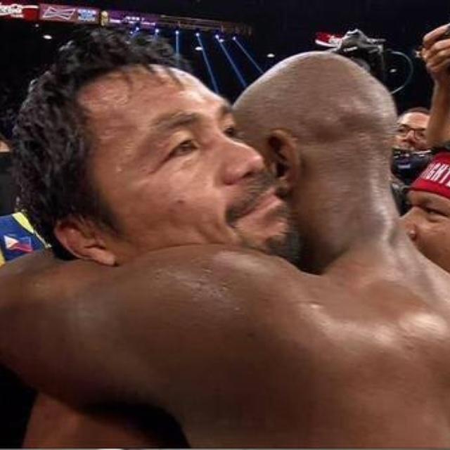 thatakwrdmmt's tweet image. Mayweather has hugged Manny more times than my dad has hugged me my whole life #MayPac