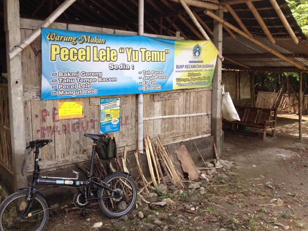 Selamat malam Dahoners.. Gowes kemana weekend kali ini? Kalo mimin gowes kulineran ke Pecel Lele "Yu Temu". #DahonID