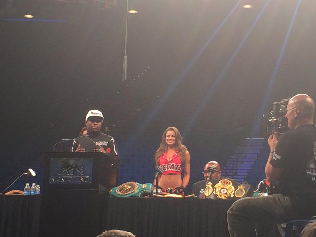 MGMGrand's tweet photo. "It's about working smarter not harder" -@FloydMayweather That paid off tonight for #MayPac! http://t.co/VvV59IX3VG
