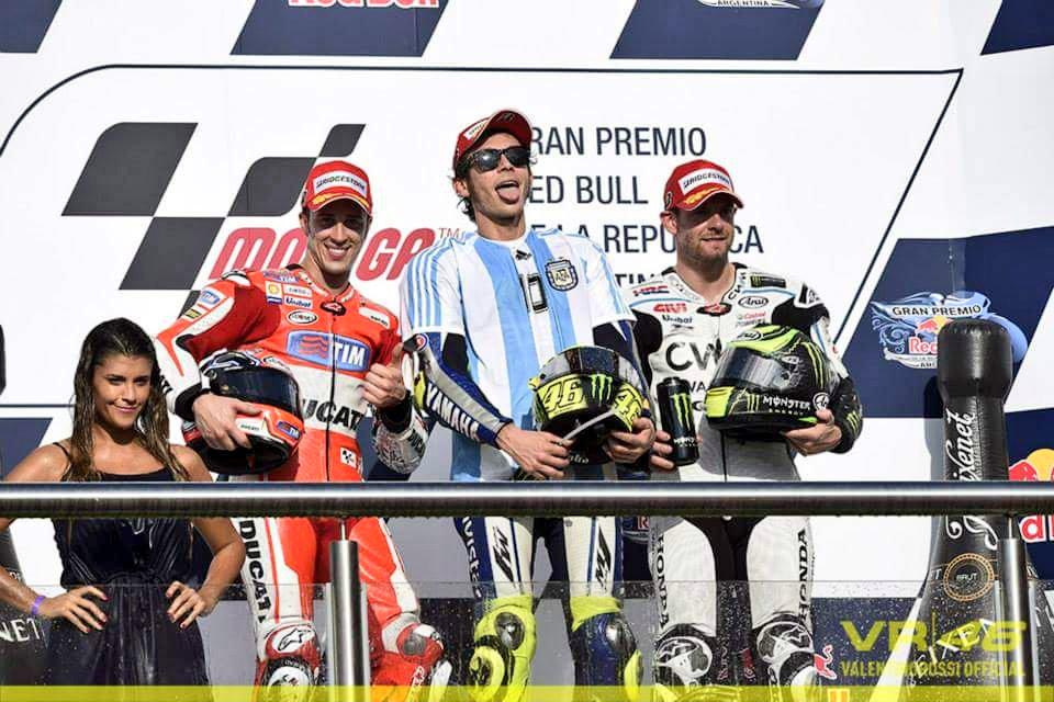 simonabati9's tweet photo. #HoVistoValentino... Eh, mamma', innamorato son! @ValeYellow46  #ArgentinaGP #Victoria110 #YShoLaViDesdeElMuro ✊👊👌 http://t.co/m6qAjmO3mf