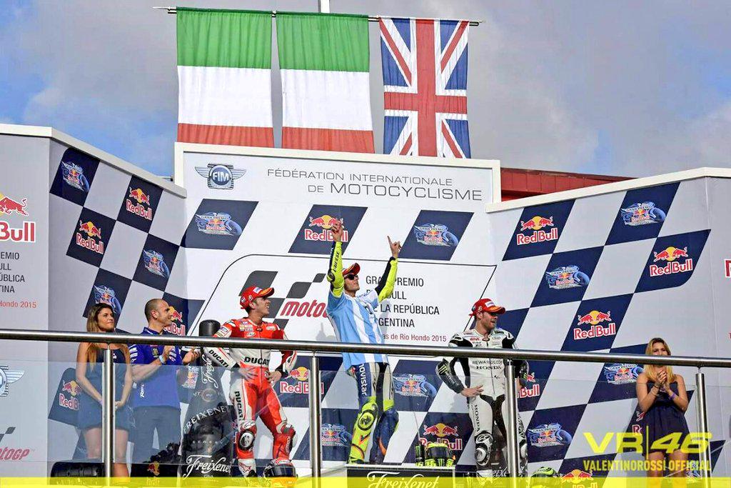 simonabati9's tweet photo. #HoVistoValentino... Eh, mamma', innamorato son! @ValeYellow46  #ArgentinaGP #Victoria110 #YShoLaViDesdeElMuro ✊👊👌 http://t.co/m6qAjmO3mf