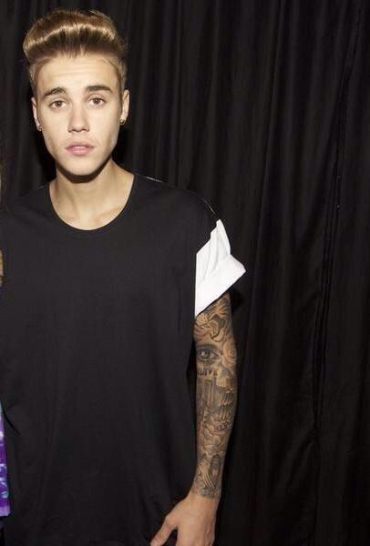 justazita's tweet photo. "Justin gained weight ugh" 

BITCH YOU BETTER THANK GOD THAT HE DID http://t.co/URH37vuHML