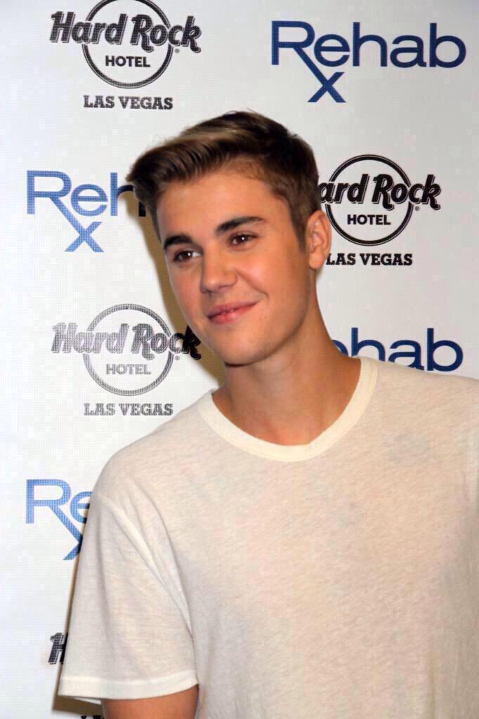 justazita's tweet photo. "Justin gained weight ugh" 

BITCH YOU BETTER THANK GOD THAT HE DID http://t.co/URH37vuHML