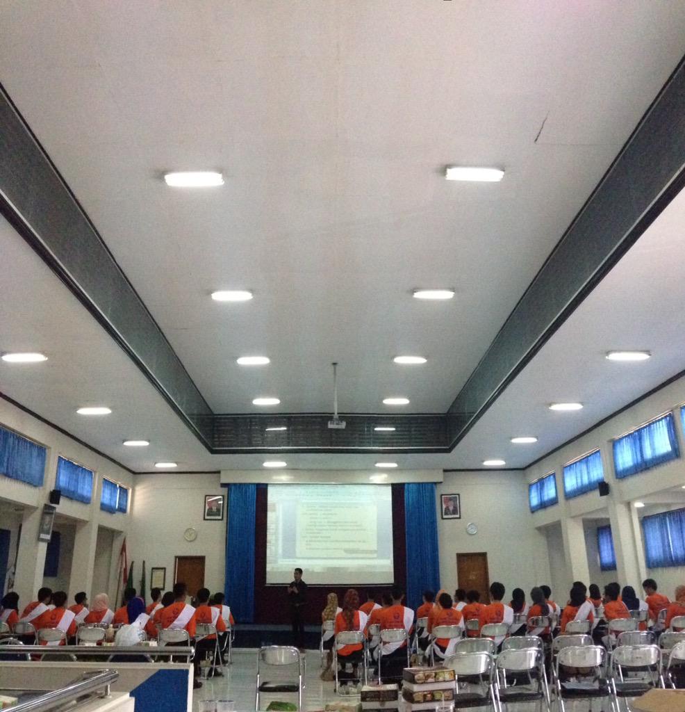 and also, siang ini finalis mendapatkan materi Public Relation.
Semangat terus Pembekalan ke-2nya!
#PDMG_DIY2015