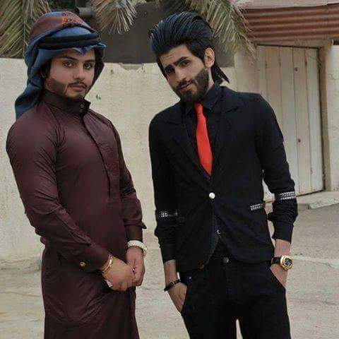 بعض اخواننا نازحي الانبار..الله يحفظهم..امام بيت كفيلهم..الله يحفظة..منورين.
ملاحظة..
عبدالزهرةيقاتل بالانبار..