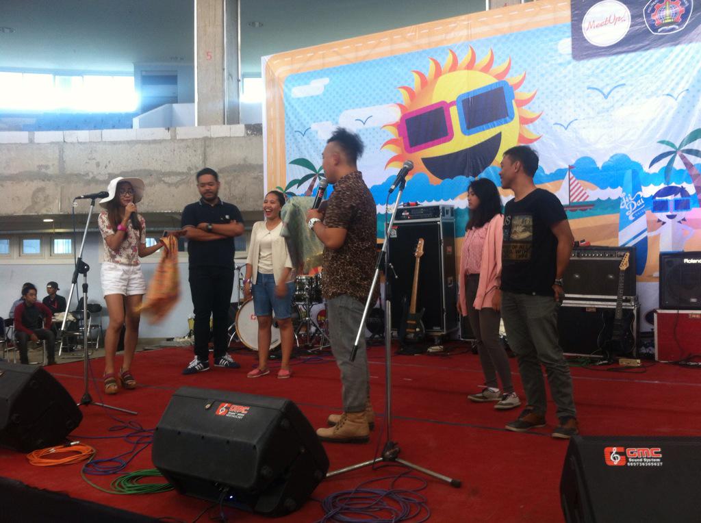 MeetUpEO's tweet photo. Kita lagi nge games loh guys, seruu kan^^ http://t.co/f0O3AcDFFD