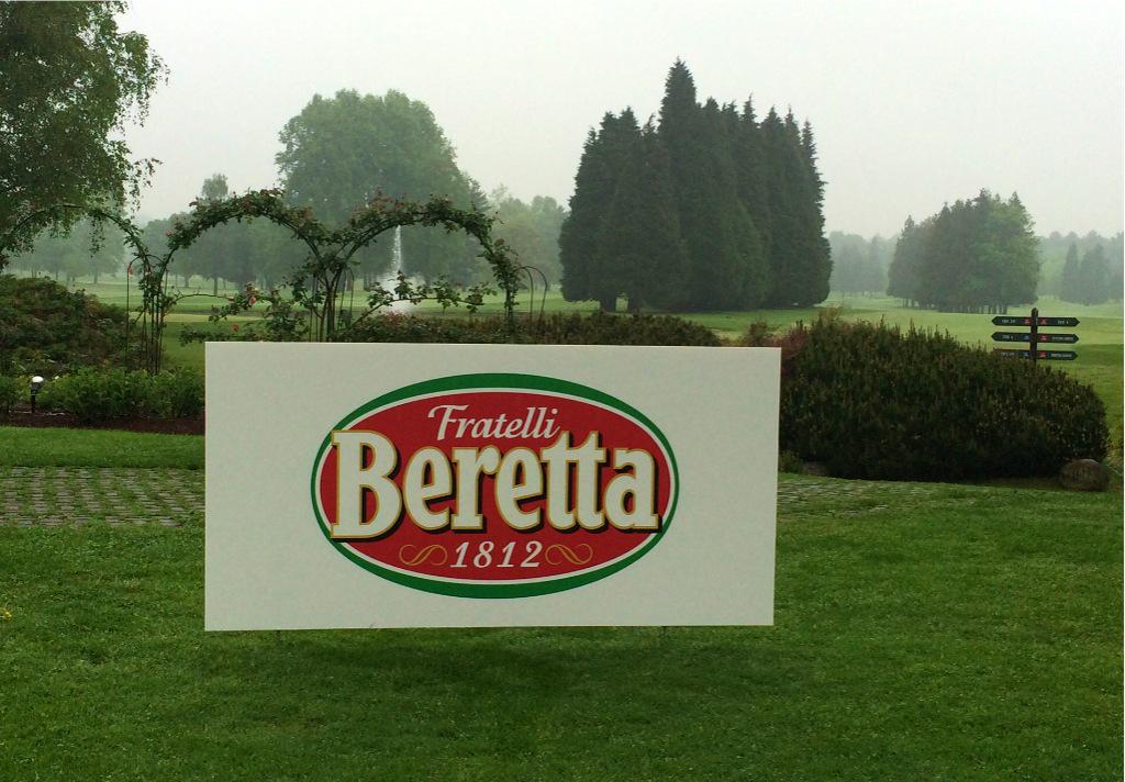 SPMNOfficial's tweet photo. Dream Tour 2015. Binomio perfetto #Beretta @LaBagnaiaResort http://t.co/TYgu926kZQ