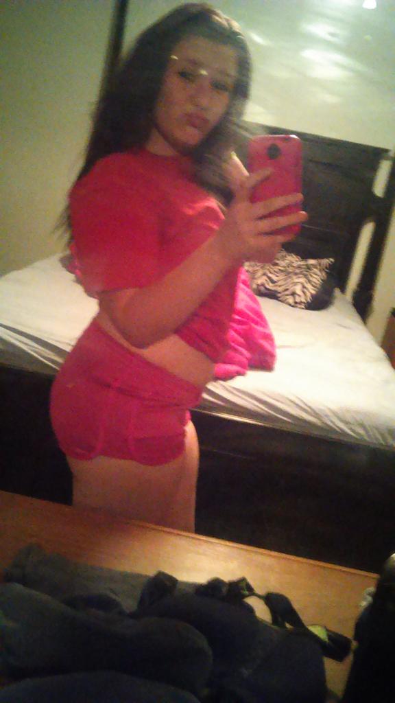 TaylorNicole88's tweet photo. Goodnight baby asleep so time to take my ass to bed tomorrow park day with the kids fun!☺😉😍😘😙 http://t.co/83GiaCFe7g