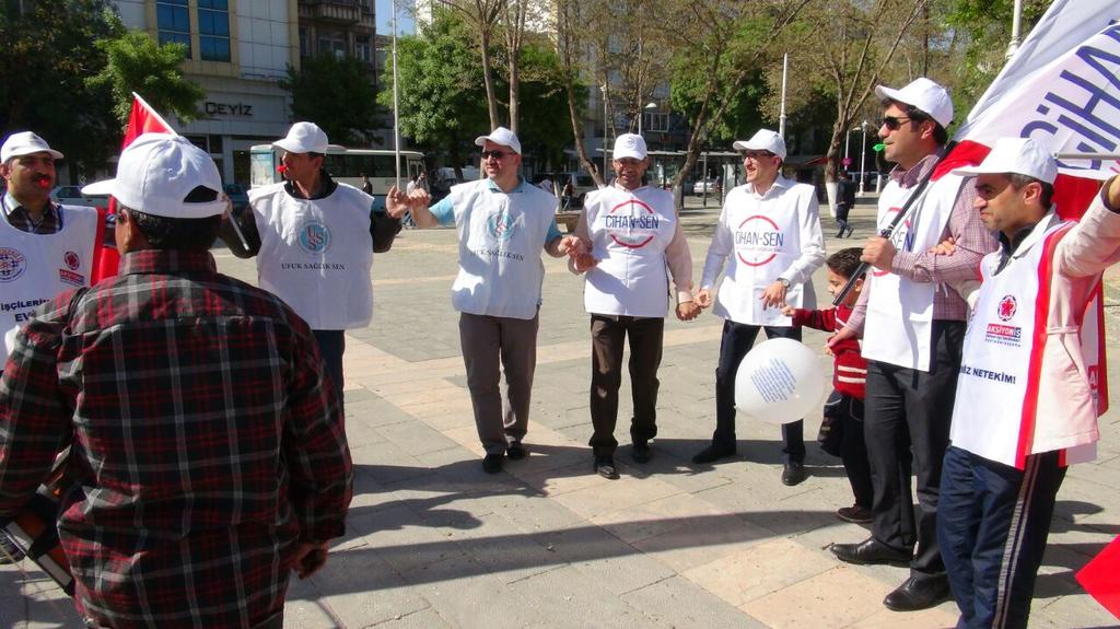Cihankon's tweet photo. 1 Mayıs ı sevgi,barış,kardeşlik ortamında kutladık.Kutlamalarda emeği geçen tüm üyelerimize teşekk��r ediyoruz. http://t.co/TjVrF95W2x