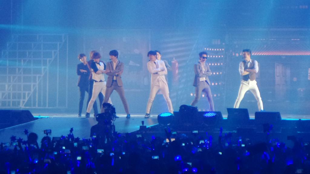 Sup3rJunior's tweet photo. 150503 Super Show 6 Indonesia #BestFandomCA2015 ELF #SS6INA @EmeronLovely: MR. SIMPLE !!!!! #LovelySS6 http://t.co/szwauaXjDQ