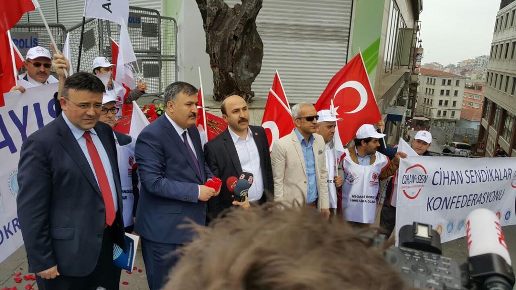 Cihankon's tweet photo. #1Mayıs CİHAN-SEN olarak meydanlardaydık. http://t.co/PzuuIwDWzh