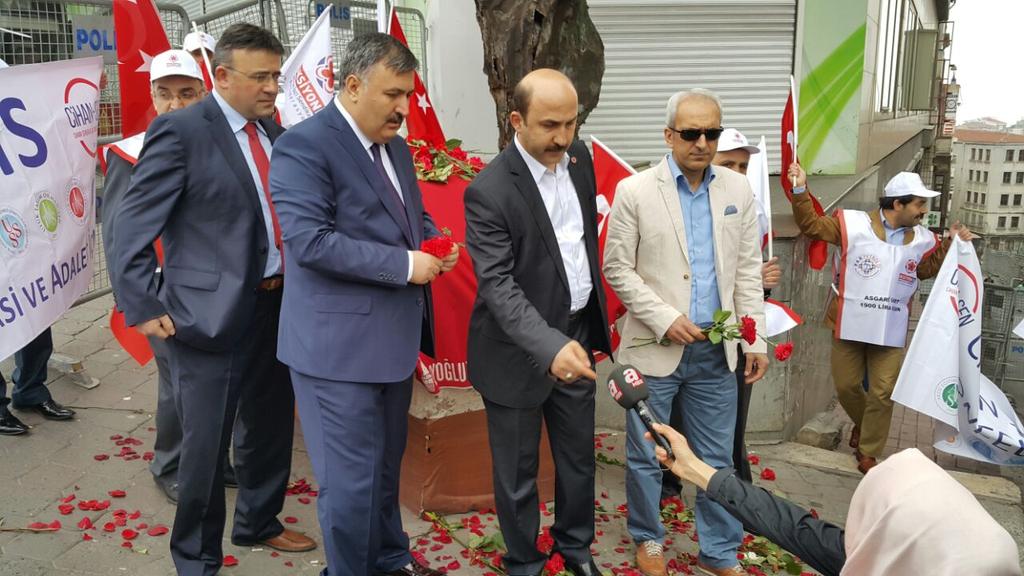 Cihankon's tweet photo. #1Mayıs CİHAN-SEN olarak meydanlardaydık. http://t.co/PzuuIwDWzh