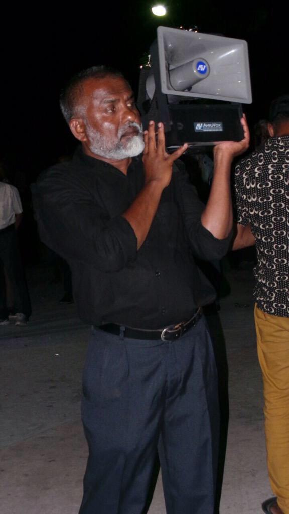 MariyaDidi's tweet photo. Rayithunge hidmathgai dhegotheh nuve sabithve reyaa dhuvalu hih heyo kamaa eku kohdhemun dhaa #MDP ge tharieh 🌟🌟🌟🌻 http://t.co/3lOKLre4RS