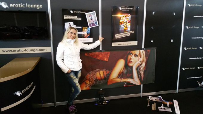 Watch Julia Pink's leaked NSFW photo on TwXstars