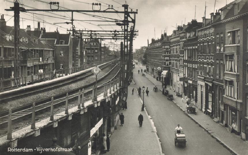 Rotterdamvntoen's tweet photo. De Vijverhofstraat met Hofpleinlijn, gezien richting Bergweg, in 1939. @stadsarchief010 http://t.co/tGLVWgG1CV