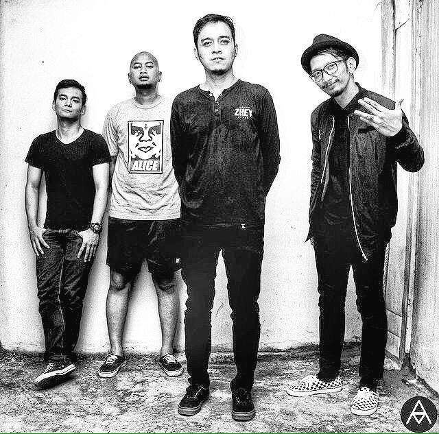 hellprint's tweet photo. Sabtu Ini, 9 Mei 2015
At The Radiant Gronggong Cirebon

With :
@Alone_At_Last
@necturametal
#WestJavaInvasionFestival
http://t.co/KpwiUCFbu1