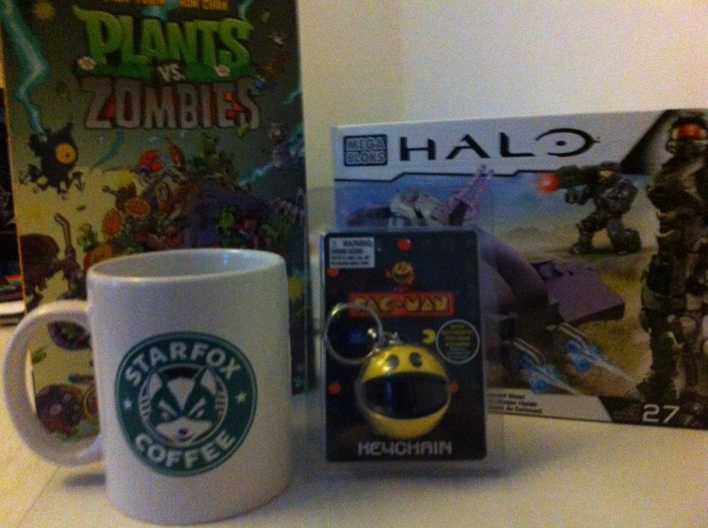 VGN_UK's tweet photo. DAY 3 - #win these #Videogame #prizes by following @VGN_UK and RT this message. #halo #Pacman #Starfox http://t.co/tFObLkms7u