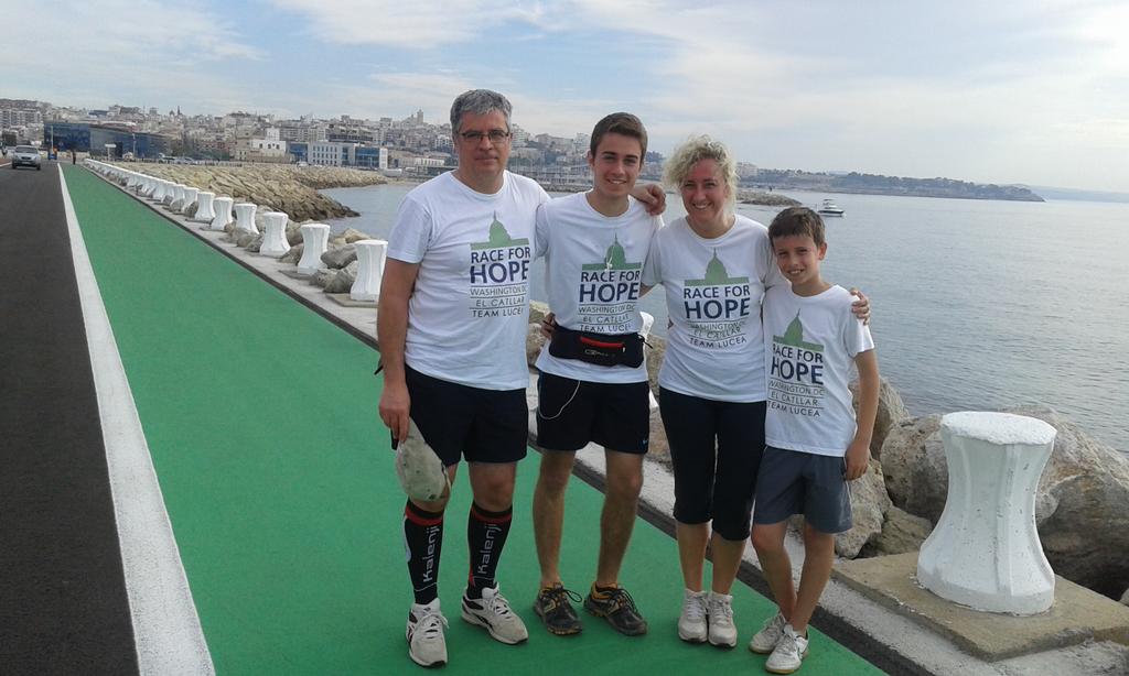 ChusBlasco's tweet photo. #Raceforhope 5km No hem anat a DC però som a prop #TeamLucea http://t.co/BLXBPlxd3k