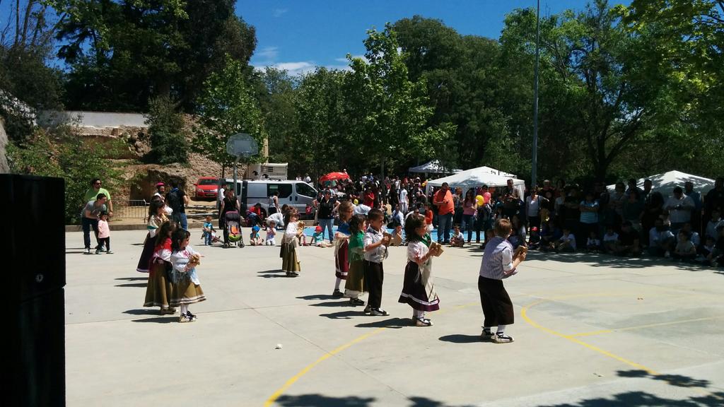 L'esbart infantil balla les Danses de Vilanova i Pedretes de Mataró