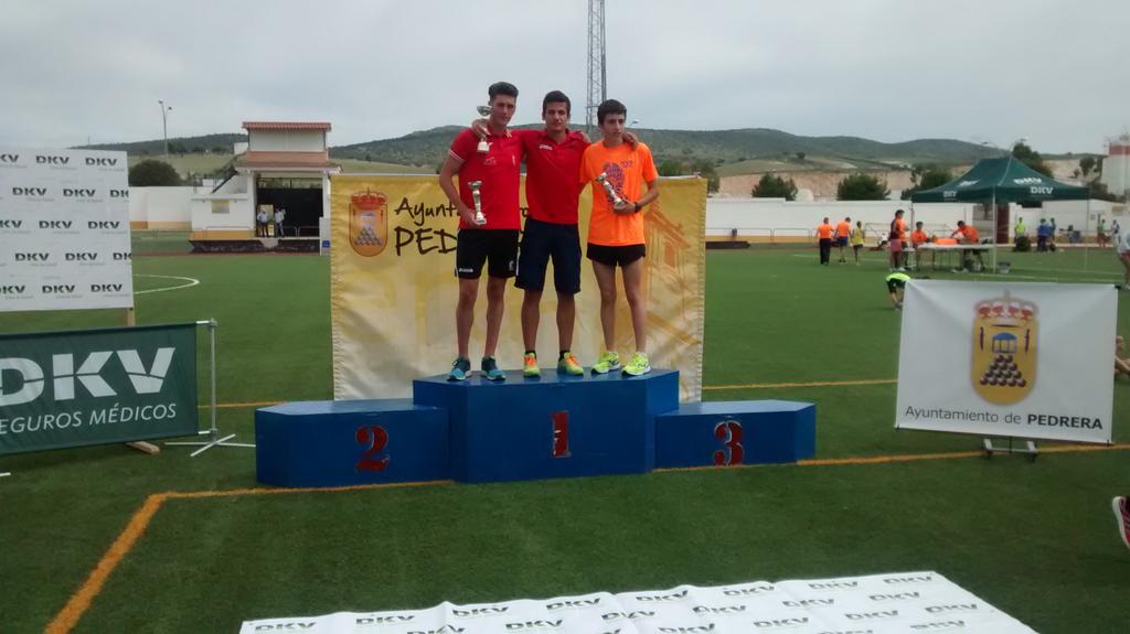 AtletismoCrtama's tweet photo. Los junior: Toni 1° y @chamieljackass  2° se dejan notar en la XVII Carrera Popular del "Deporte y Amistad". #Pedrera http://t.co/QmNLhHRxPJ