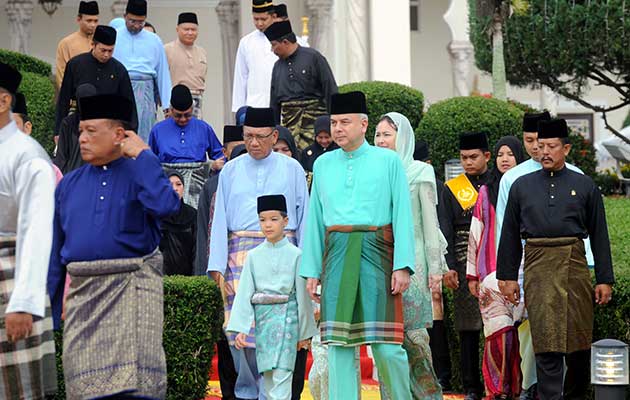 501Awani's tweet photo. Ceremony to commence work for enthronement of Perak Sultan XXXV

Read more at: http://t.co/qTzEtvLtVj http://t.co/g7l2quf5vB