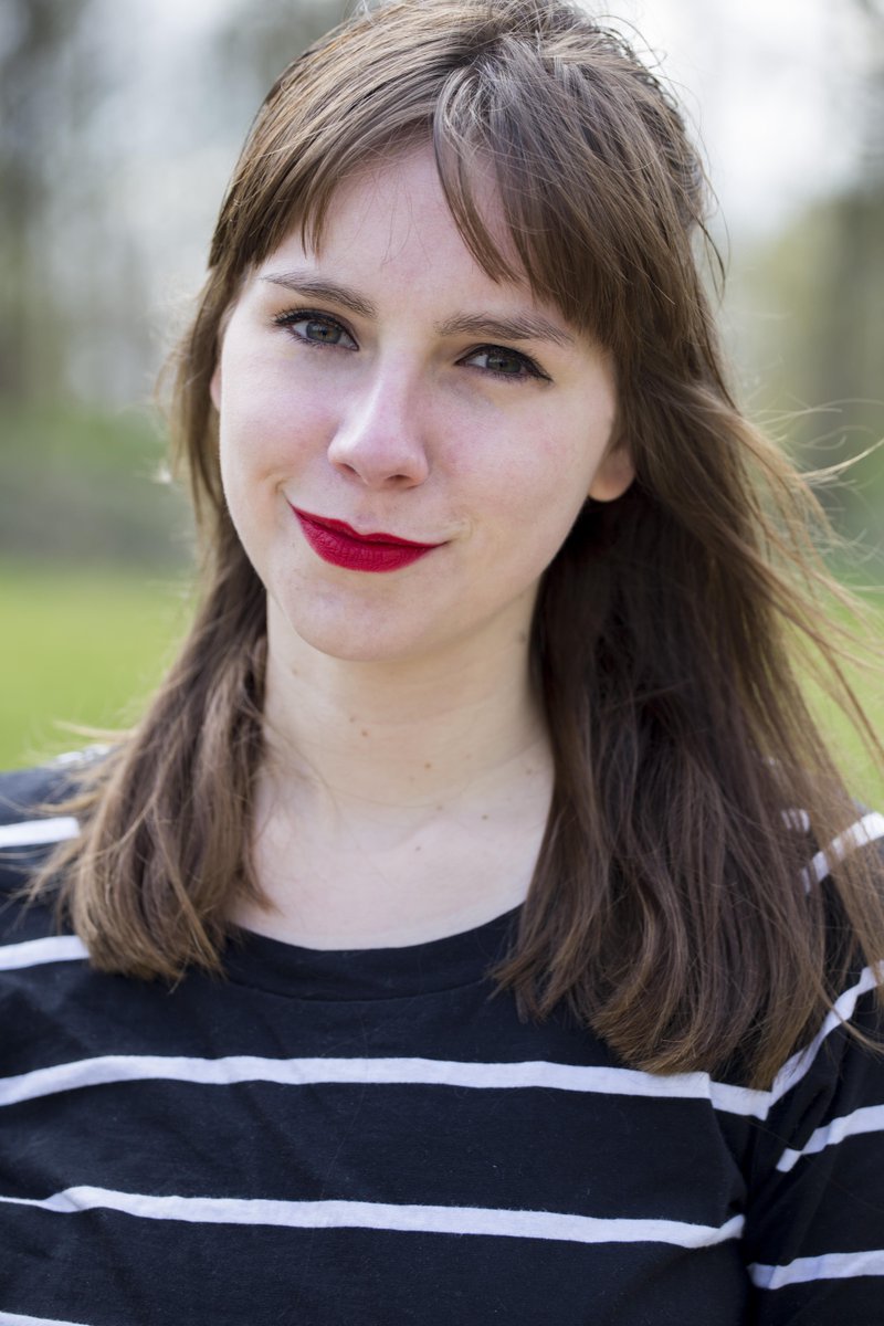 BESTUUR! Jolie (22) heeft psychologie gestudeerd. Daarnaast zingt ze graag. Jolie regelt de promotie voor MITBY.