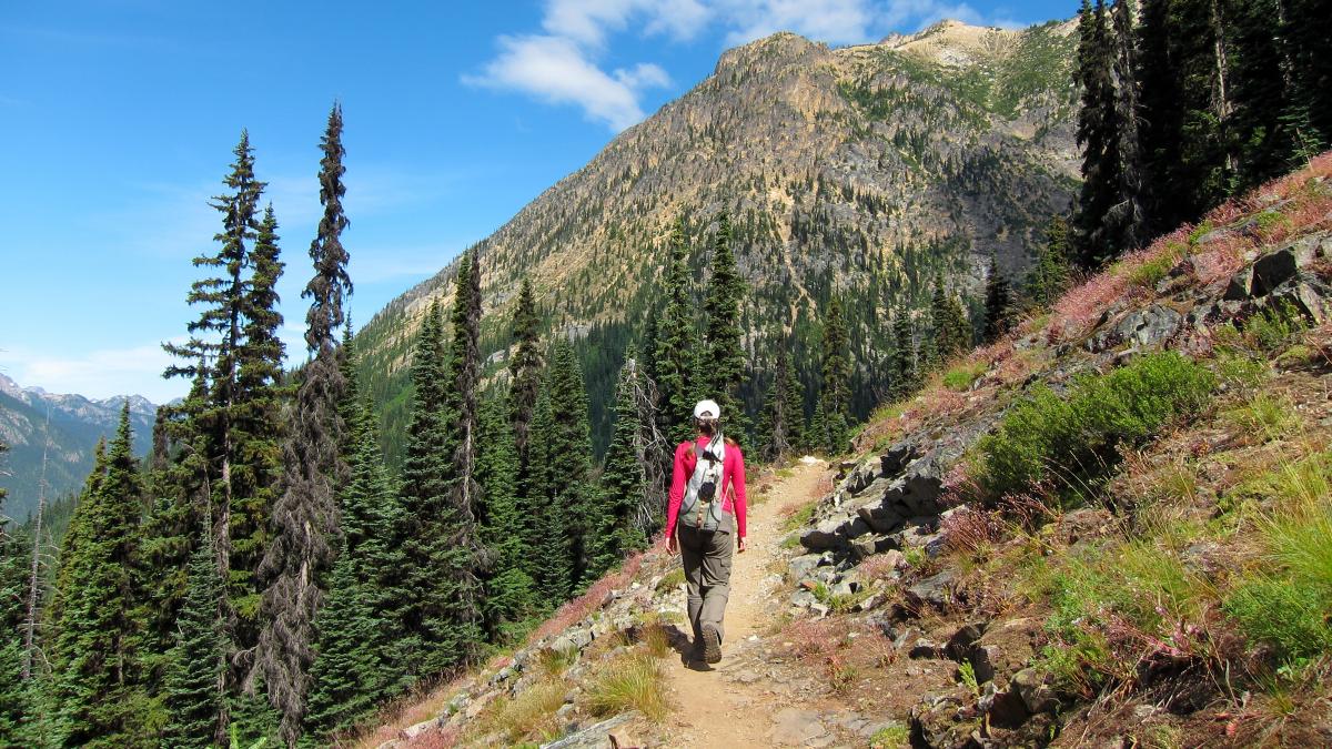 outsidemagazine's tweet photo. The best 32 trails in America: http://t.co/CYbGmVgexD http://t.co/JqydINq1aP
