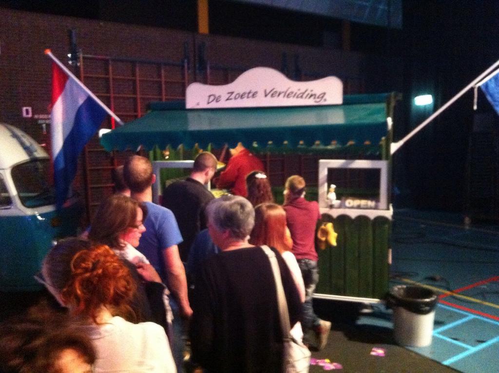 Festival? Fair?
Wij komen graag met onze poffertjeskraam de Zoete Verleiding 
Onze poffertjes en wafels verkopen.