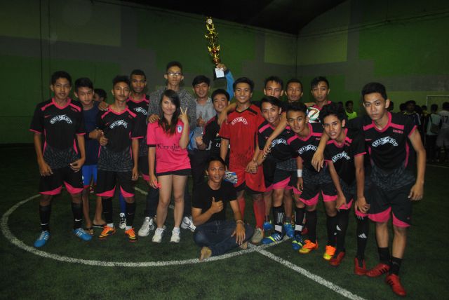 renault_mars's tweet photo. Selamat yah smansabit juara 2 futsal.. Next time pasti lebih baik.. @sman1bitung http://t.co/oXqcHGE6Y1