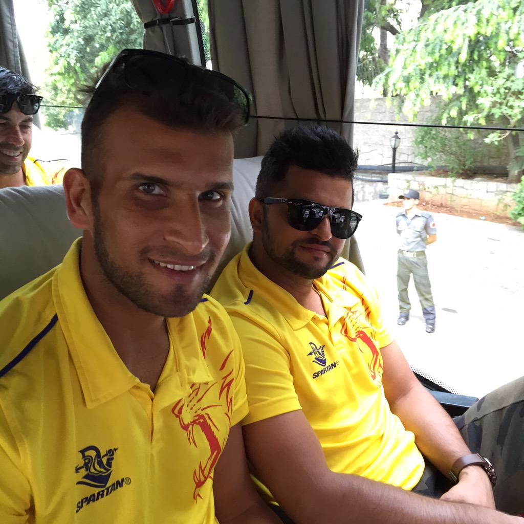 russcsk's tweet photo. @ImRaina @pandey_ishwar on the bus http://t.co/BMf6DCI0qC