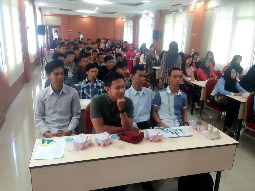 IBGBS_OKI's tweet photo. Selamat sore.. Kita post suasana TM-Pengukuran TB &amp; BB Peserta BGBS. Rame yaa.... #PBGBS2015 http://t.co/OpJZ4AQAkC