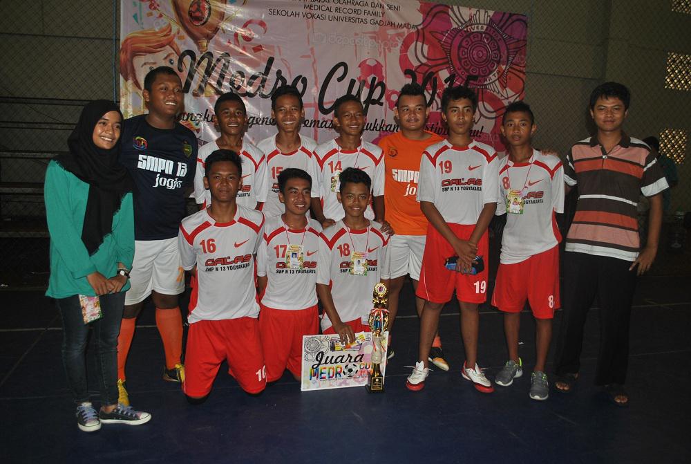 MedroCupUGM's tweet photo. Selamat kepada SMP 13 YK sebagai juara 1 @MedroCupUGM 2015!!! Ditunggu partisipasinya tahun depan :) http://t.co/a2fF19vSZa