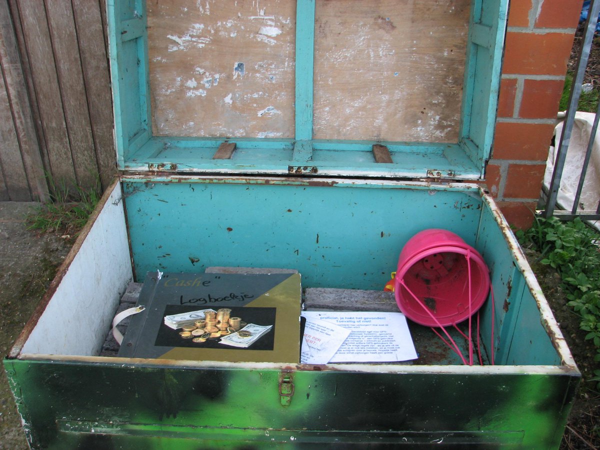 DerGolfSierra's tweet photo. Found a very big cache on my tour at a Mega in Belgium in April 2015! @Geocaching_Pics #Geocaching http://t.co/xxrdFBdhMg