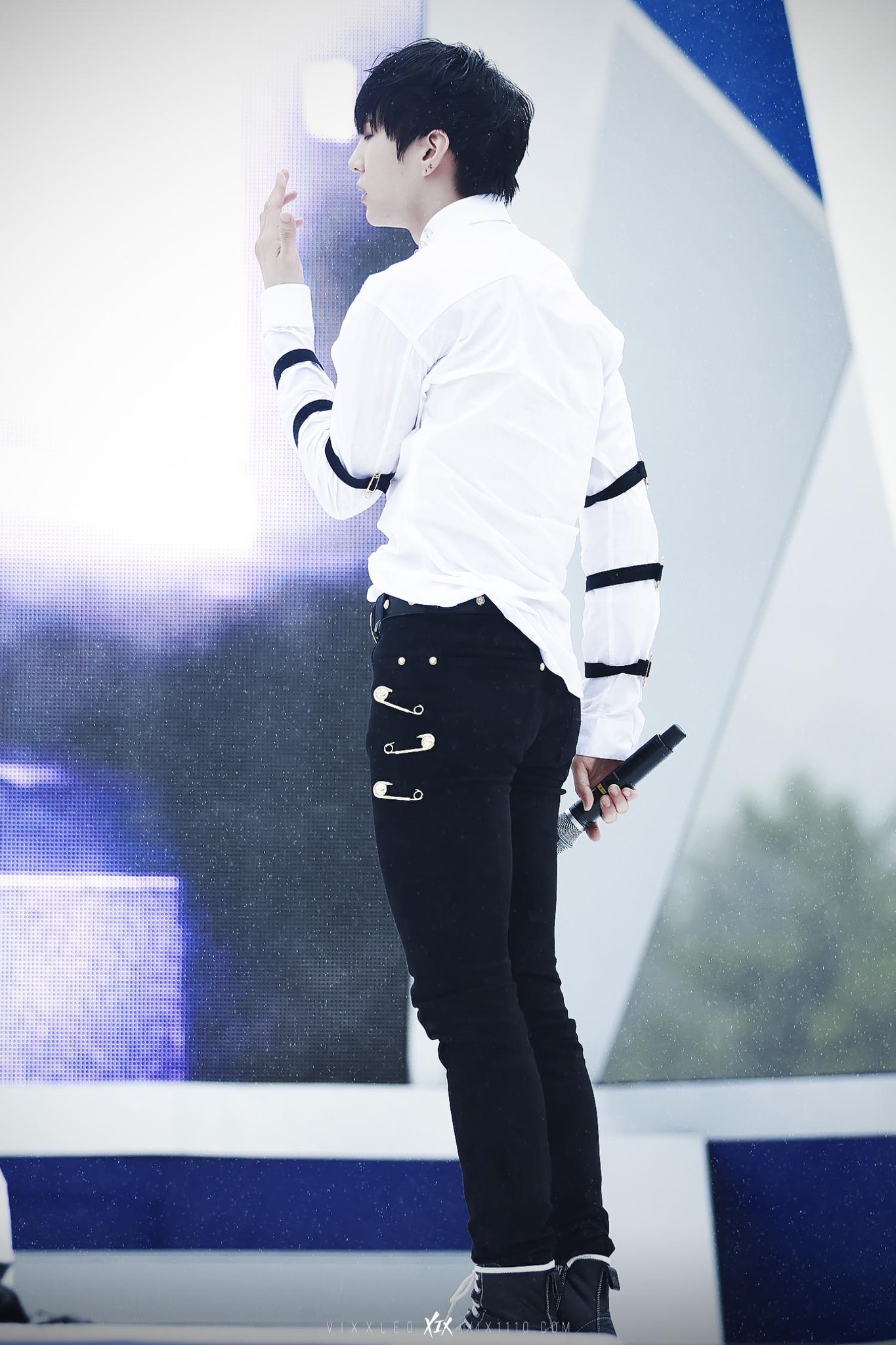 CEEqkJdVIAAQCvf.jpg:large