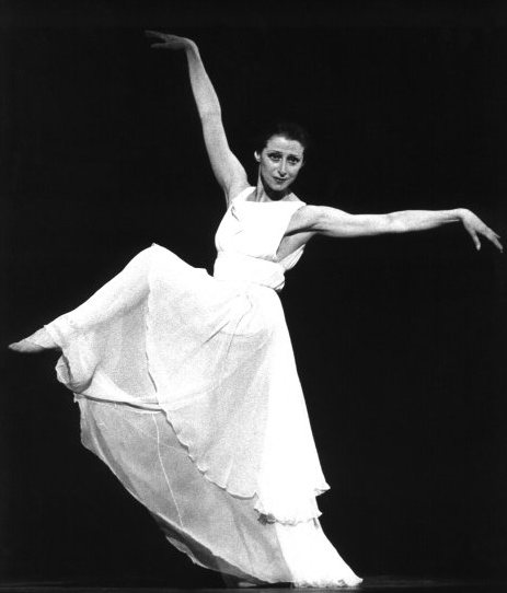 derspiegel's tweet photo. Die Primaballerina und Ballett-Legende Maja Plissezkaja ist tot http://t.co/xou5CpbsrJ http://t.co/c58c6iLxMH