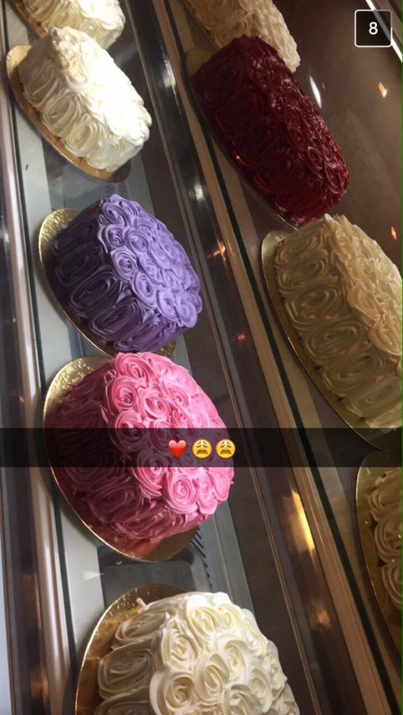 SD_sweets's tweet photo. شكرًا لزبونتنا  على  هذه  الصورة  الجميلة  للفلاور كيك #المجمعة #حوطة_سدير  #جدا_لذيذ   #حلويات #حفلات_التخرج http://t.co/9z5EWiMRi2