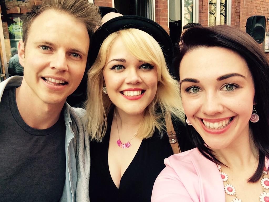 EmilyCrossdale's tweet photo. I am so excited just met @courtneyact so nice and made my day :) http://t.co/J5q1raqsS8