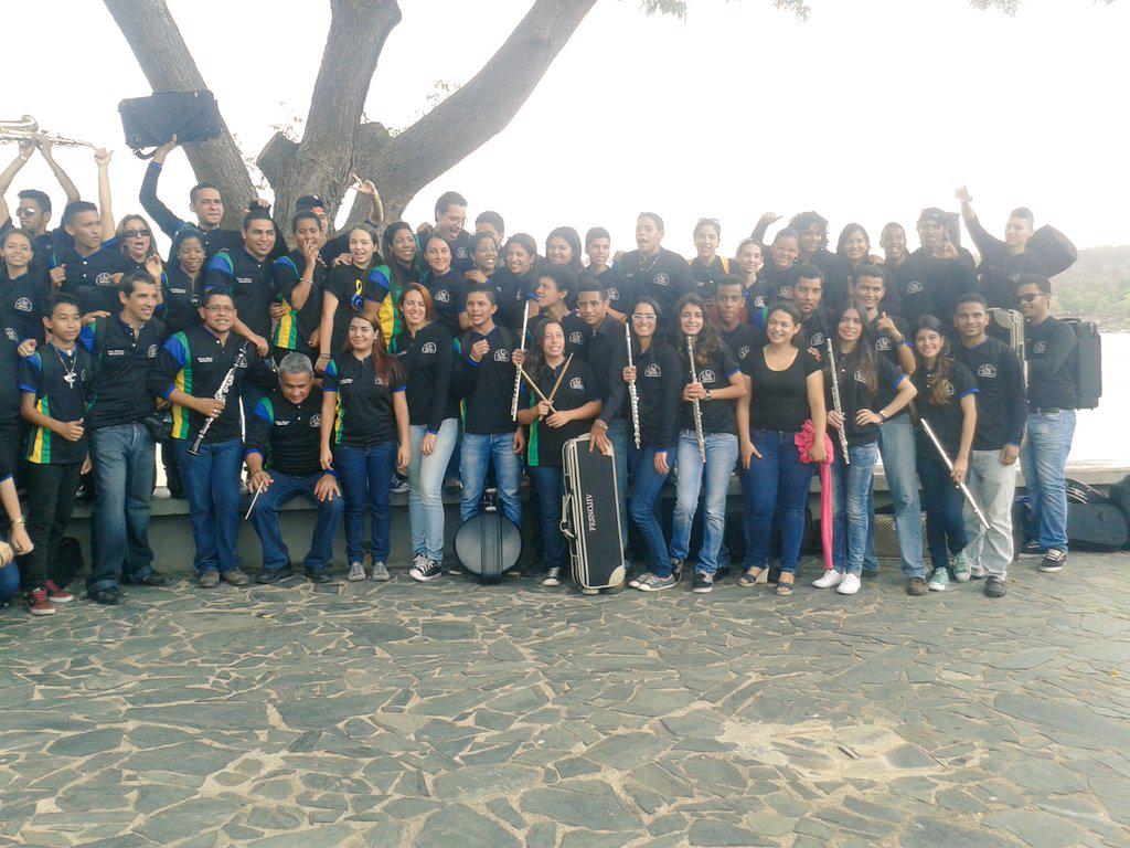 alexanderjaap's tweet photo. Grabando nuestro FlashMob #OrquestaSinfonicaDeCiudadBolivar  #elsistemacumple38 #oscbl @el_sistema_cbl @andresmazac http://t.co/NZ8UYFcpkf