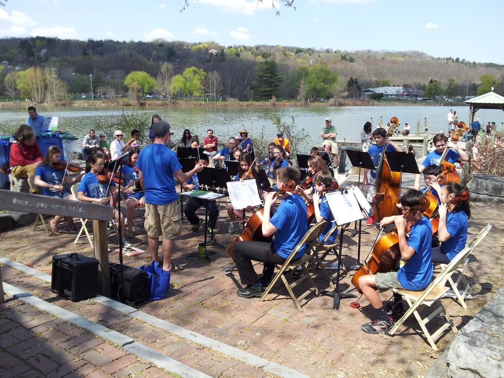 Come enjoy the Boynton Chamber Orchestra at the farmers market! #twithaca