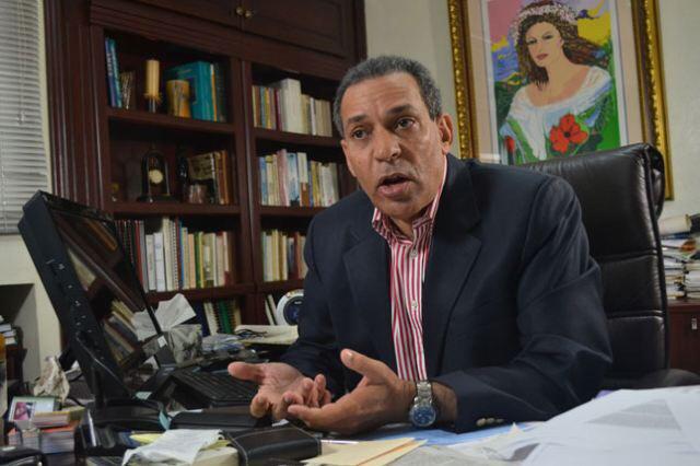 rcavada's tweet photo. Osiris de León: 90% del agua consumida en Santo Domingo proviene de inodoros
http://t.co/E0ylCkEey8 http://t.co/ZFcmDNGjxO