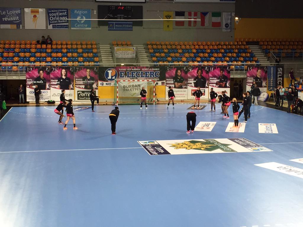 BeInAlex's tweet photo. #Handball : @FleuryLoiretHB VS FC Midtjylland, a 30 minutes les équipes sont à l'échauffement 

#FinaleCWC http://t.co/8ASsFqCr4J